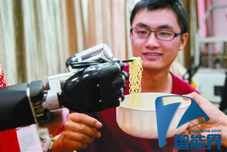 能用筷子撈面，我國(guó)仿人假肢機(jī)械手將投放市場(chǎng)