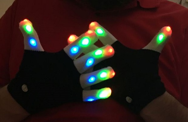 超酷炫！Chnano RGB LED 手套為冬天增添色彩