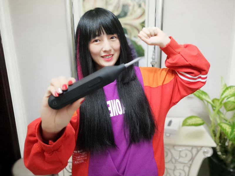 妹子輕松玩轉(zhuǎn)米家手自一體電動螺絲刀，來看實(shí)操爽翻現(xiàn)場