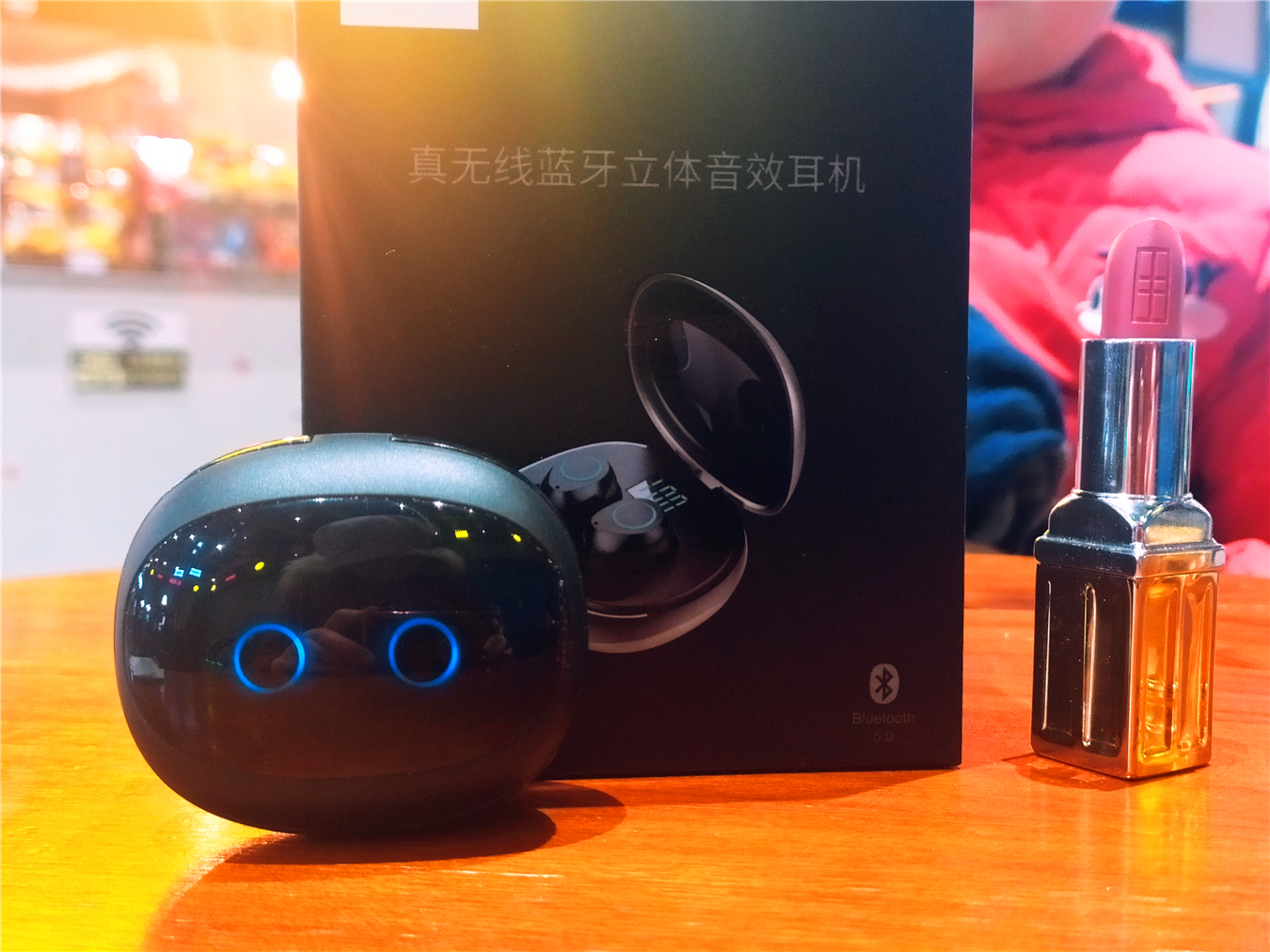 有“電眼”能撩漢的超小巧實(shí)力款藍(lán)牙耳機(jī)