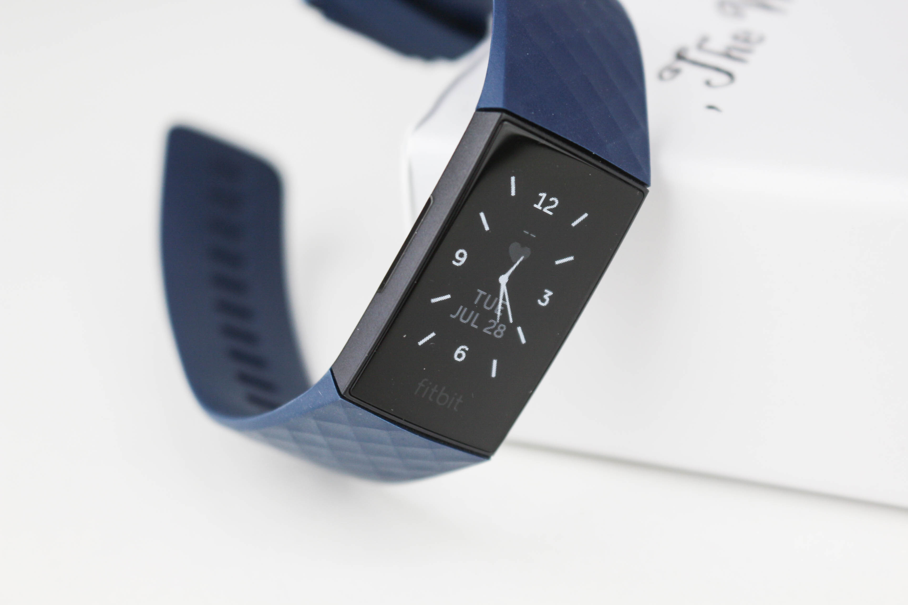 售價過千的智能手環(huán)強在哪？Fitbit Charge 4告訴你：這就叫專業(yè)