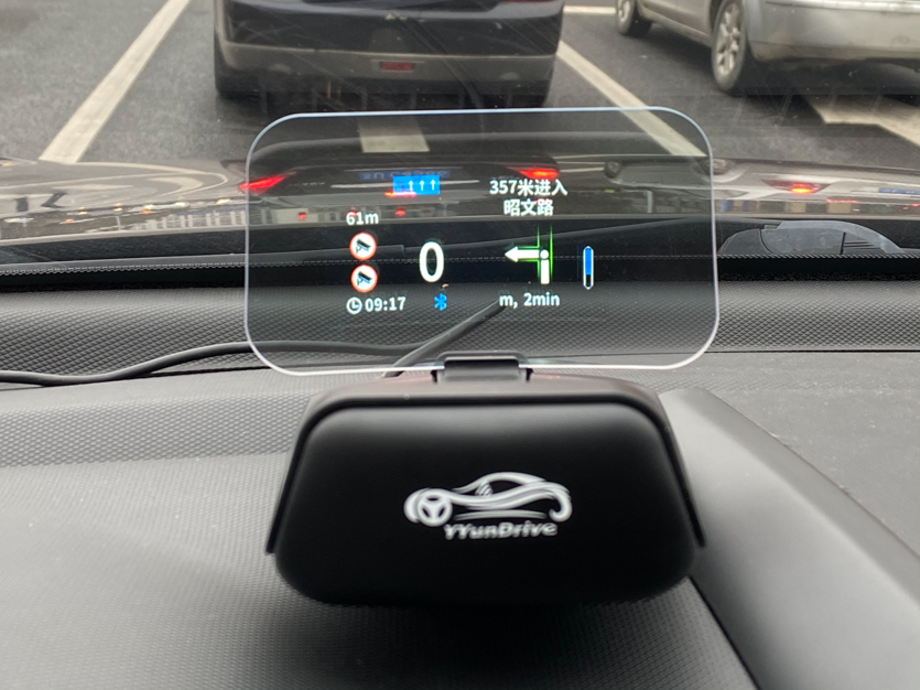 不低頭一樣看信息，云駕HUD讓行車更安全嗎？