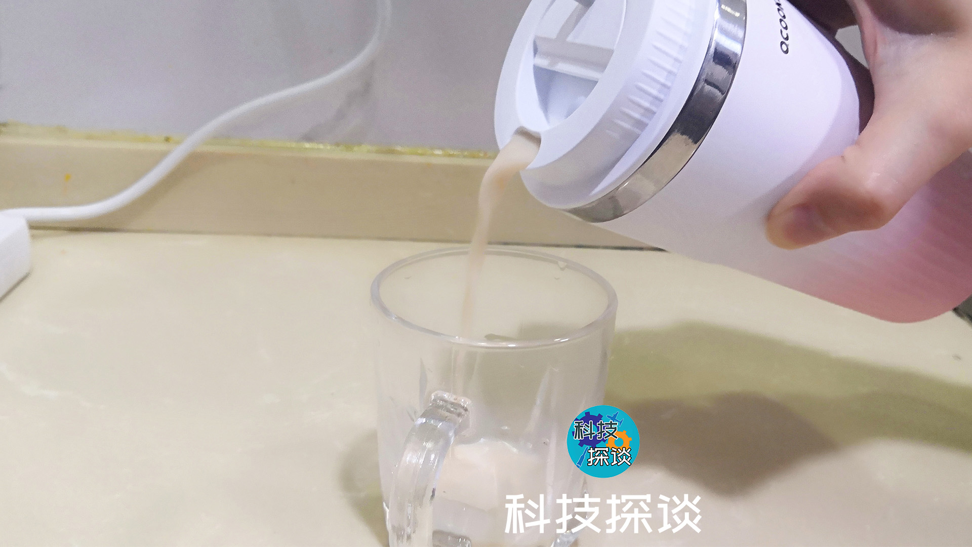 何必排隊(duì)買奶茶，有了圈廚便攜式奶茶機(jī)，通上電就能自制奶茶