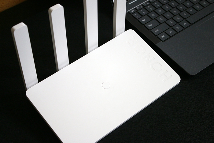 榮耀路由4體驗：極速Wi-Fi 6，暢快看8K！
