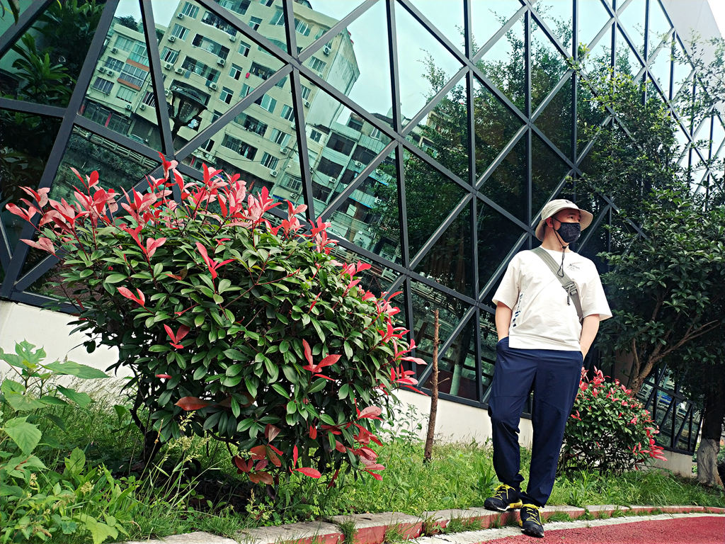 為了夏日清爽，我選了漁夫帽、寬松圓領(lǐng)短袖和輕薄速干褲