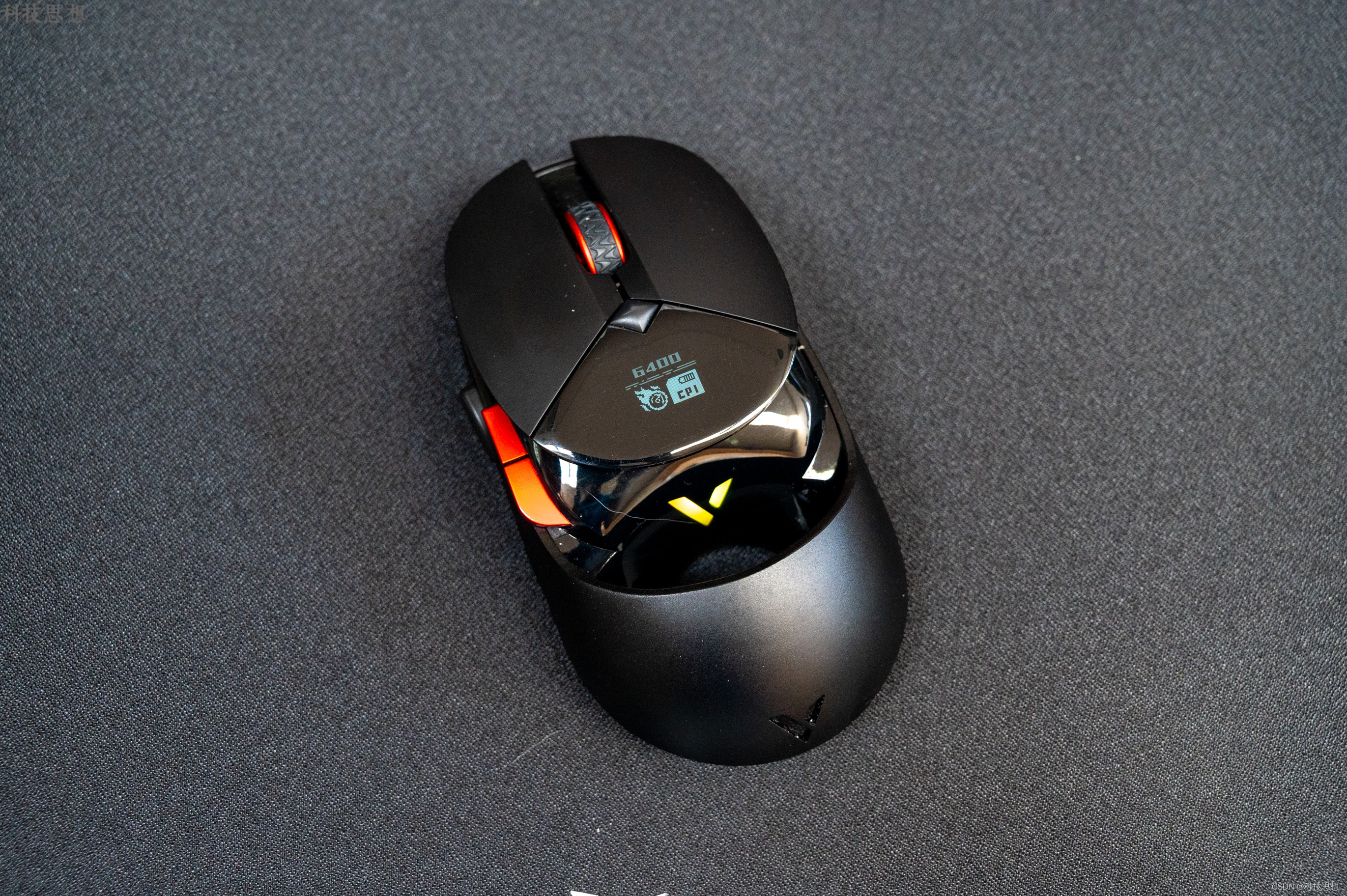 自帶屏幕的游戲鼠標(biāo)，操作順滑流暢，雷柏VT960S上手