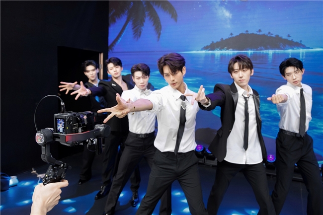 佳能EOS C50 團播首秀驚艷無憂之夜，明星感直播助推流量破百億